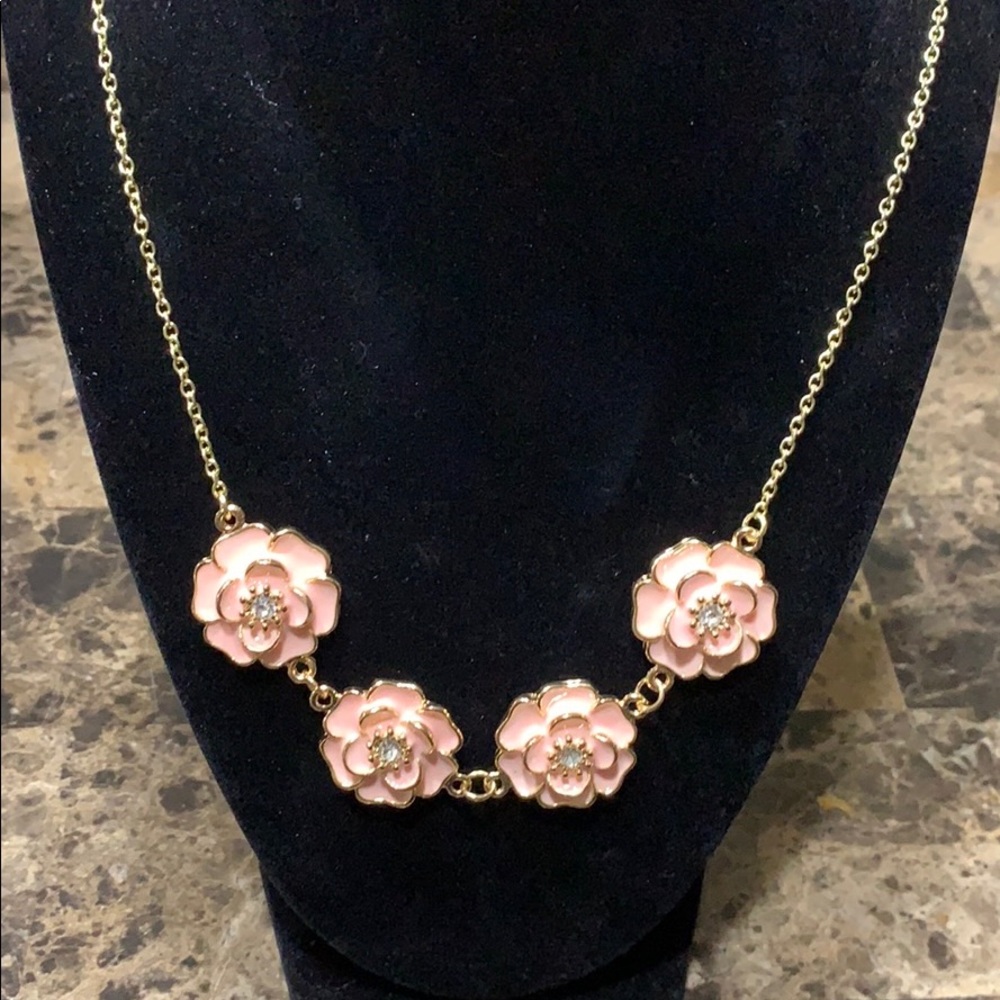 💕Beautiful floral gold necklace 💕